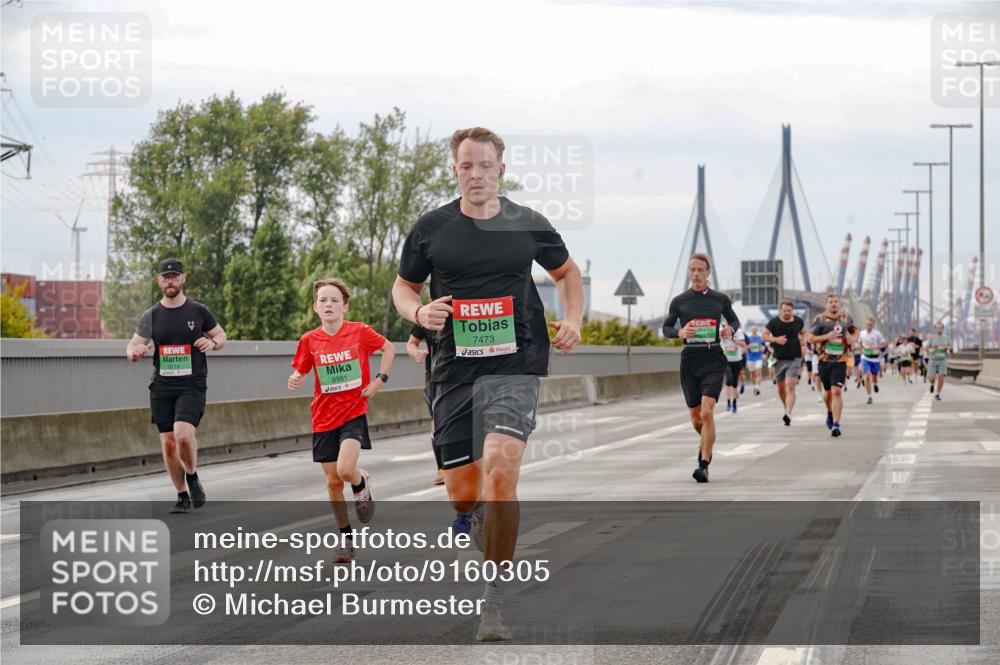 03.10.2025 - Köhlbrandbrückenlauf Michael Burmester http://msf.ph/oto/9160305 03.10.2025 15:51:55 Position 3 9114, 8981, 7473 meine-sportfotos.de
