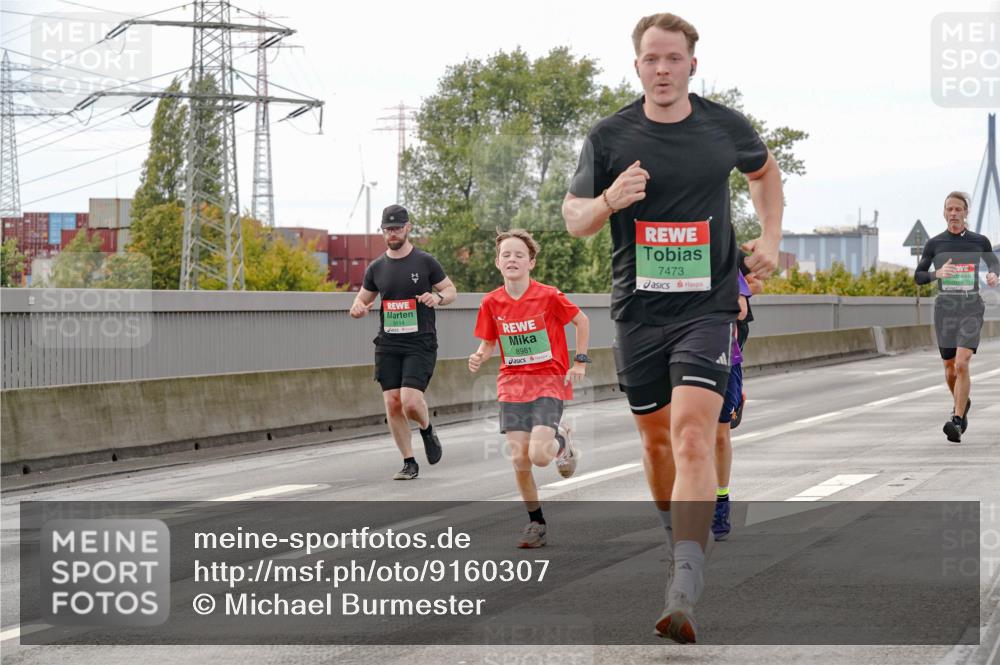 03.10.2025 - Köhlbrandbrückenlauf Michael Burmester http://msf.ph/oto/9160307 03.10.2025 15:51:56 Position 3 33, 8981, 7473 meine-sportfotos.de