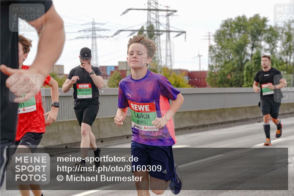 03.10.2025 - Köhlbrandbrückenlauf Michael Burmester http://msf.ph/oto/9160309 03.10.2025 15:51:58 Position 3 81, 9114, 8980 meine-sportfotos.de
