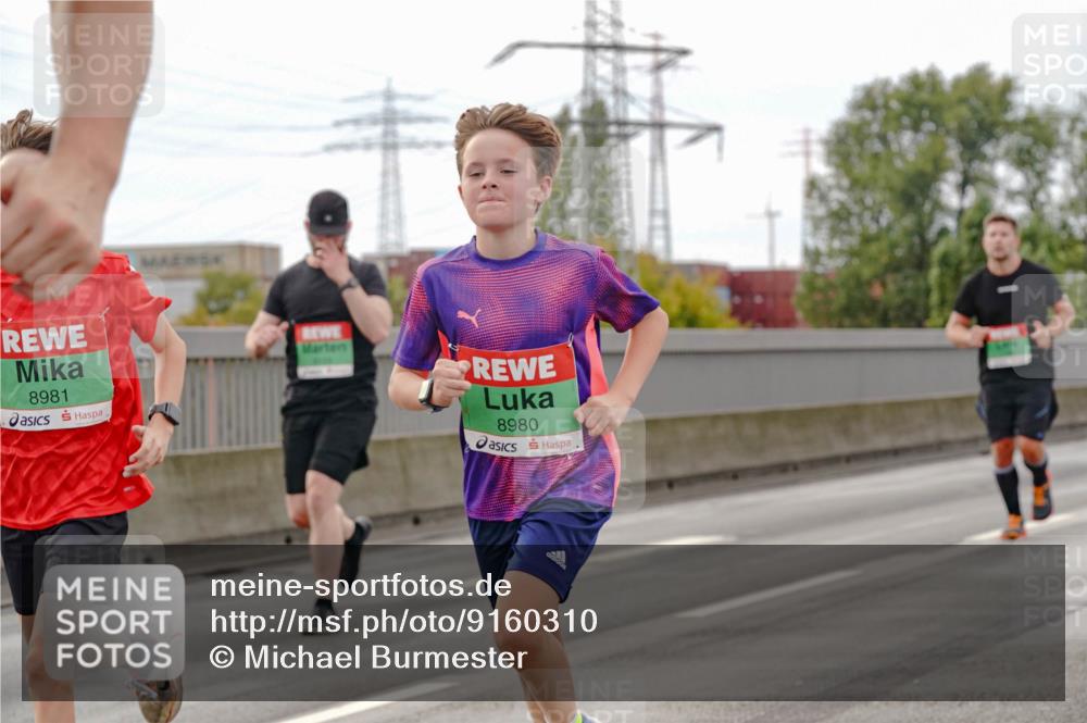 03.10.2025 - Köhlbrandbrückenlauf Michael Burmester http://msf.ph/oto/9160310 03.10.2025 15:51:58 Position 3 8981, 8980 meine-sportfotos.de