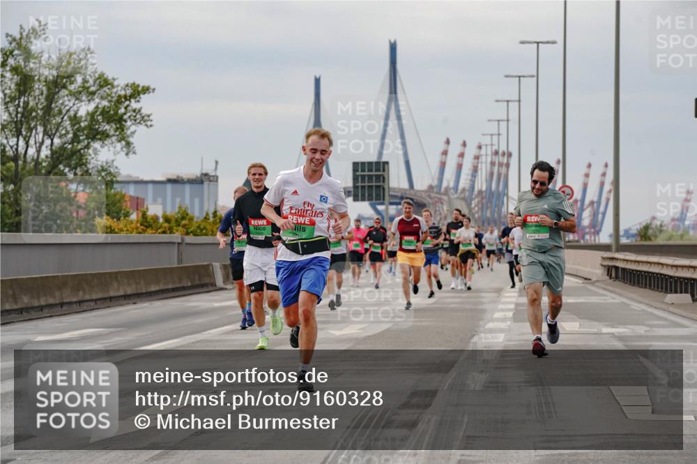 03.10.2025 - Köhlbrandbrückenlauf Michael Burmester http://msf.ph/oto/9160328 03.10.2025 15:52:10 Position 3 8818 meine-sportfotos.de
