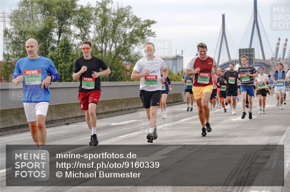 03.10.2025 - Köhlbrandbrückenlauf Michael Burmester http://msf.ph/oto/9160339 03.10.2025 15:52:18 Position 3 7302, 9696, 7526 meine-sportfotos.de