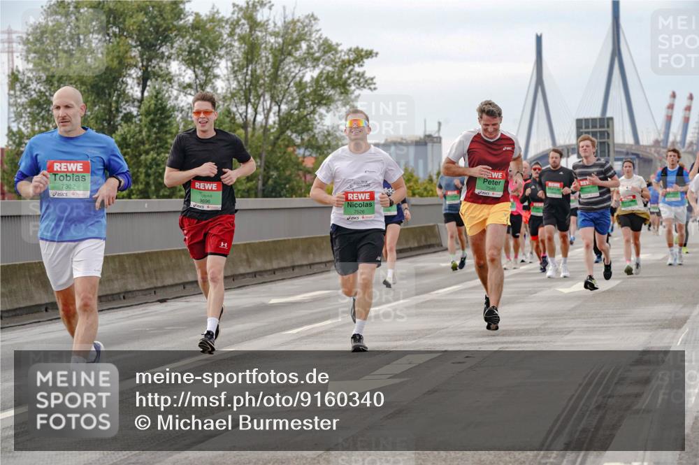 03.10.2025 - Köhlbrandbrückenlauf Michael Burmester http://msf.ph/oto/9160340 03.10.2025 15:52:18 Position 3 7302, 9696, 7526, 7546 meine-sportfotos.de