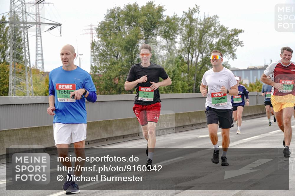 03.10.2025 - Köhlbrandbrückenlauf Michael Burmester http://msf.ph/oto/9160342 03.10.2025 15:52:19 Position 3 7302, 9696, 7526, 7546 meine-sportfotos.de