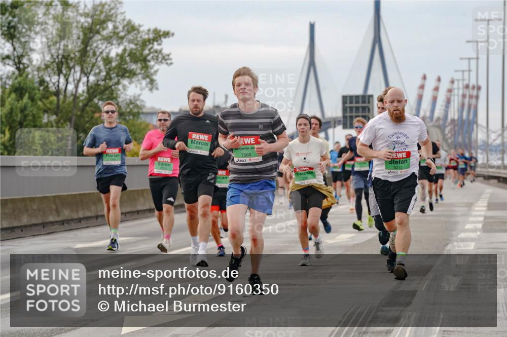03.10.2025 - Köhlbrandbrückenlauf Michael Burmester http://msf.ph/oto/9160350 03.10.2025 15:52:23 Position 3 7772, 8966, 7560, 9213 meine-sportfotos.de