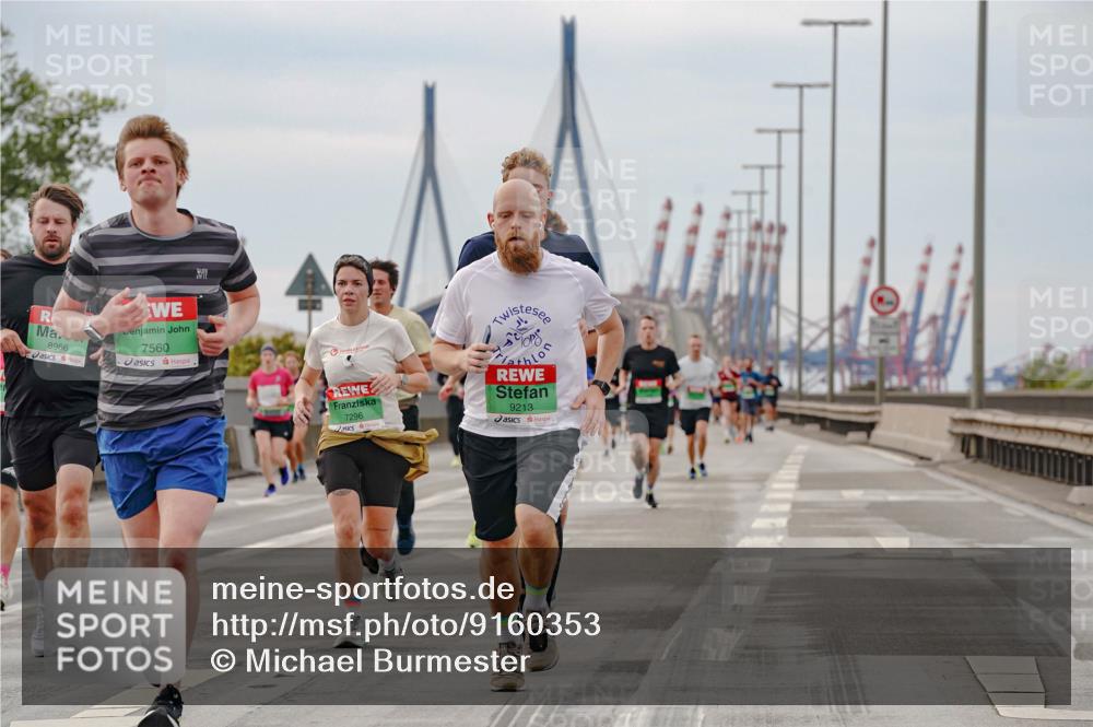 03.10.2025 - Köhlbrandbrückenlauf Michael Burmester http://msf.ph/oto/9160353 03.10.2025 15:52:24 Position 3 8966, 7560, 2, 7296, 9213 meine-sportfotos.de