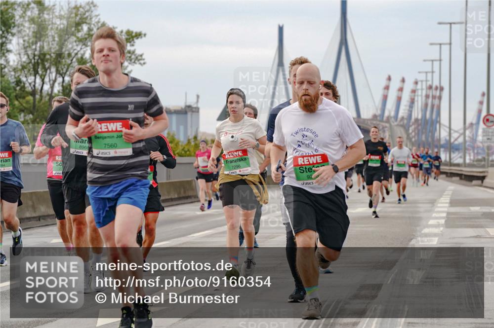 03.10.2025 - Köhlbrandbrückenlauf Michael Burmester http://msf.ph/oto/9160354 03.10.2025 15:52:25 Position 3 8966, 394, 7560, 7296, 92 meine-sportfotos.de