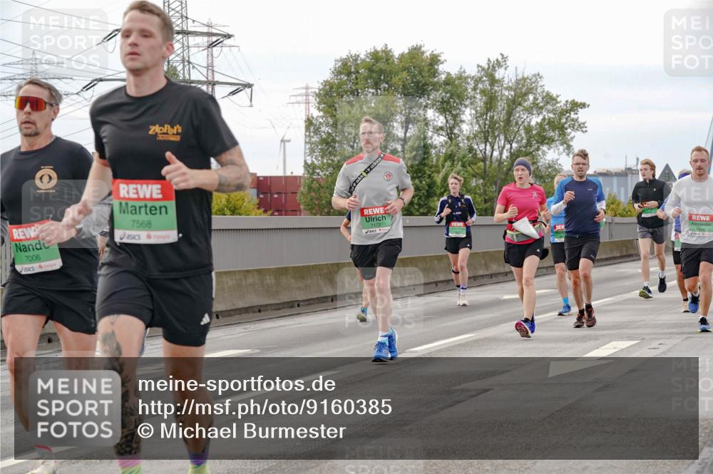 03.10.2025 - Köhlbrandbrückenlauf Michael Burmester http://msf.ph/oto/9160385 03.10.2025 15:52:37 Position 3 7006, 7568, 7172 meine-sportfotos.de