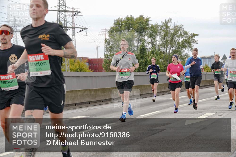 03.10.2025 - Köhlbrandbrückenlauf Michael Burmester http://msf.ph/oto/9160386 03.10.2025 15:52:37 Position 3 7006, 7568, 7172 meine-sportfotos.de
