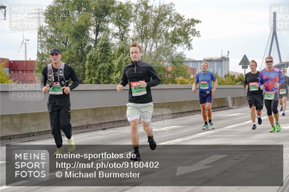 03.10.2025 - Köhlbrandbrückenlauf Michael Burmester http://msf.ph/oto/9160402 03.10.2025 15:52:44 Position 3 9633, 9489, 8924 meine-sportfotos.de