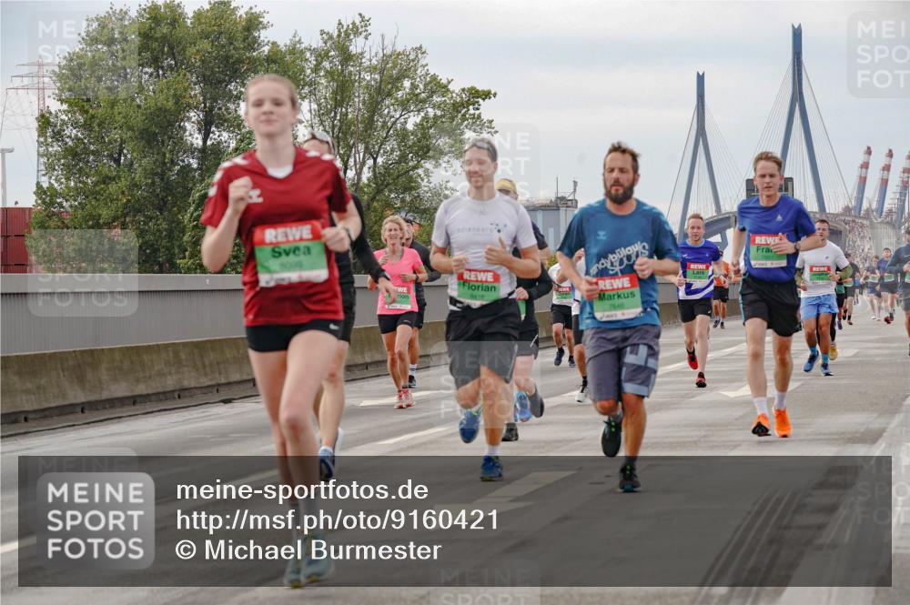 03.10.2025 - Köhlbrandbrückenlauf Michael Burmester http://msf.ph/oto/9160421 03.10.2025 15:52:54 Position 3 5009, 9410, 7646 meine-sportfotos.de