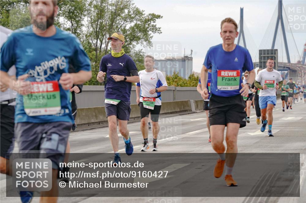 03.10.2025 - Köhlbrandbrückenlauf Michael Burmester http://msf.ph/oto/9160427 03.10.2025 15:52:57 Position 3 7646, 7402, 7601 meine-sportfotos.de