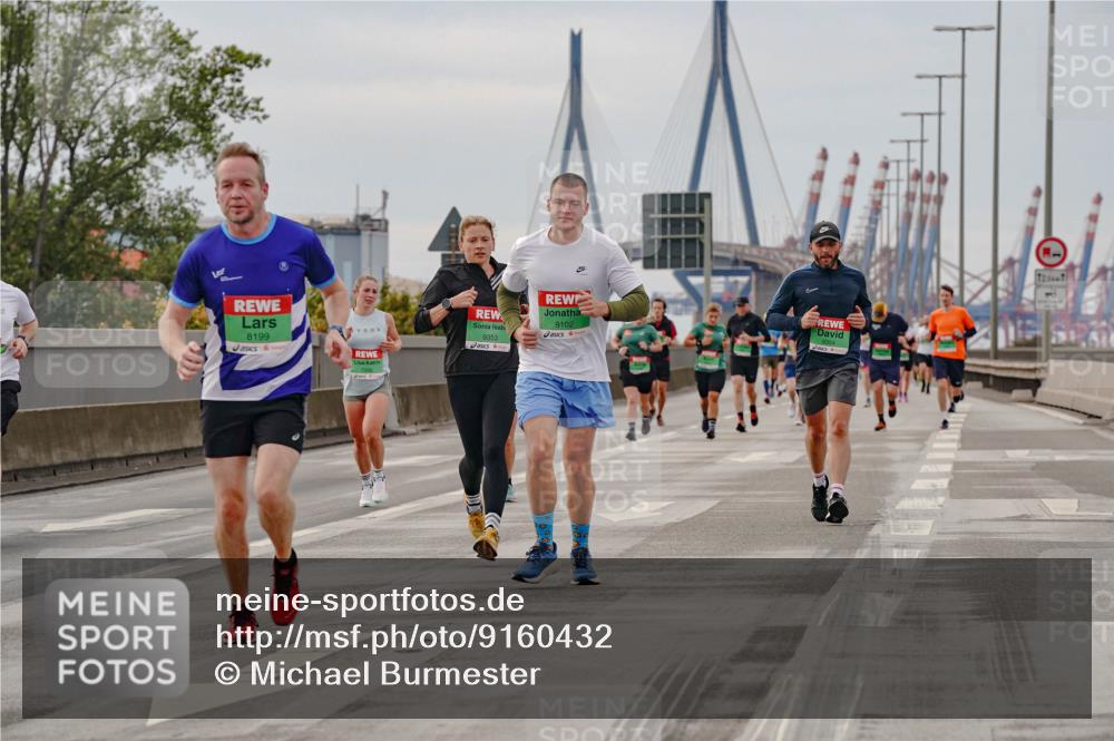 03.10.2025 - Köhlbrandbrückenlauf Michael Burmester http://msf.ph/oto/9160432 03.10.2025 15:53:00 Position 3 11, 8199, 9353, 9102, 9354, 2 meine-sportfotos.de