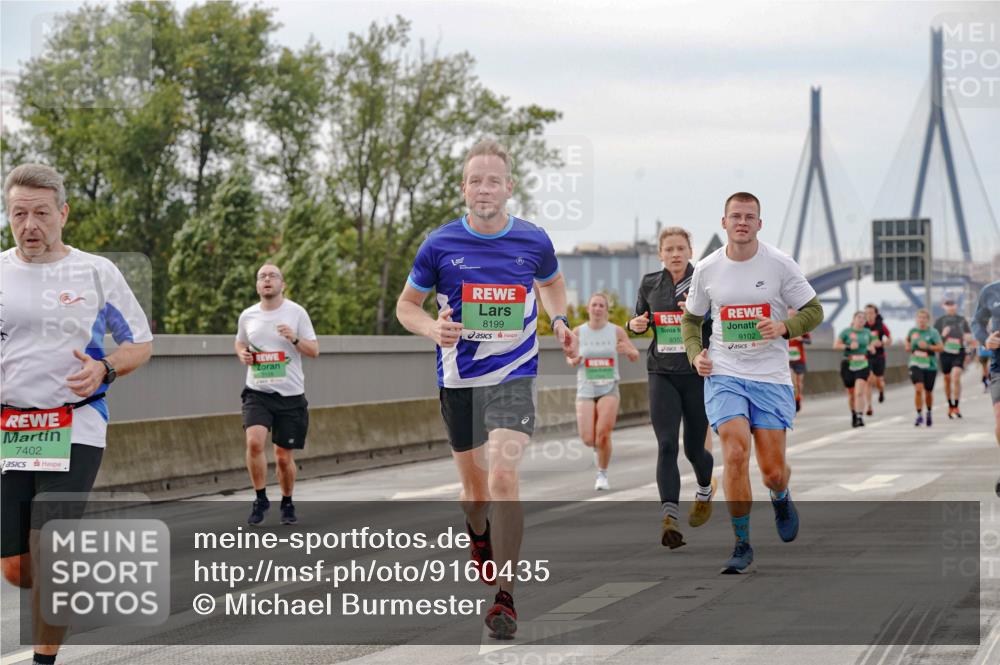 03.10.2025 - Köhlbrandbrückenlauf Michael Burmester http://msf.ph/oto/9160435 03.10.2025 15:53:01 Position 3 7402, 8199, 9353, 9102 meine-sportfotos.de