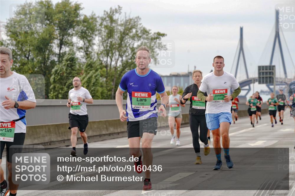03.10.2025 - Köhlbrandbrückenlauf Michael Burmester http://msf.ph/oto/9160436 03.10.2025 15:53:01 Position 3 402, 8199, 9353, 9102 meine-sportfotos.de