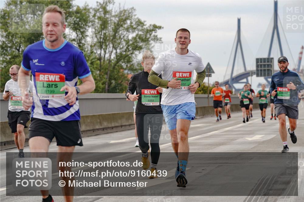 03.10.2025 - Köhlbrandbrückenlauf Michael Burmester http://msf.ph/oto/9160439 03.10.2025 15:53:03 Position 3 9128, 8199, 9353, 102, 9354 meine-sportfotos.de