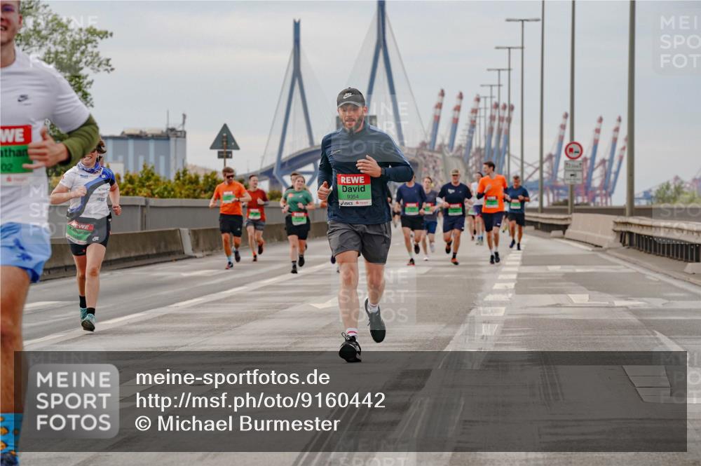 03.10.2025 - Köhlbrandbrückenlauf Michael Burmester http://msf.ph/oto/9160442 03.10.2025 15:53:04 Position 3 02, 30, 9354 meine-sportfotos.de