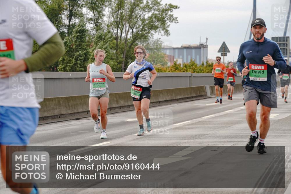 03.10.2025 - Köhlbrandbrückenlauf Michael Burmester http://msf.ph/oto/9160444 03.10.2025 15:53:05 Position 3 7056, 9354 meine-sportfotos.de