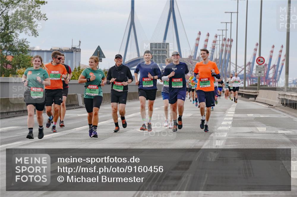 03.10.2025 - Köhlbrandbrückenlauf Michael Burmester http://msf.ph/oto/9160456 03.10.2025 15:53:12 Position 3 9456, 9457, 12, 5 meine-sportfotos.de