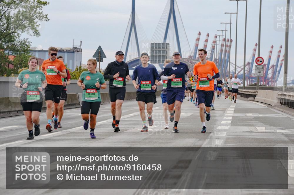 03.10.2025 - Köhlbrandbrückenlauf Michael Burmester http://msf.ph/oto/9160458 03.10.2025 15:53:12 Position 3 9456, 9457, 12, 5 meine-sportfotos.de