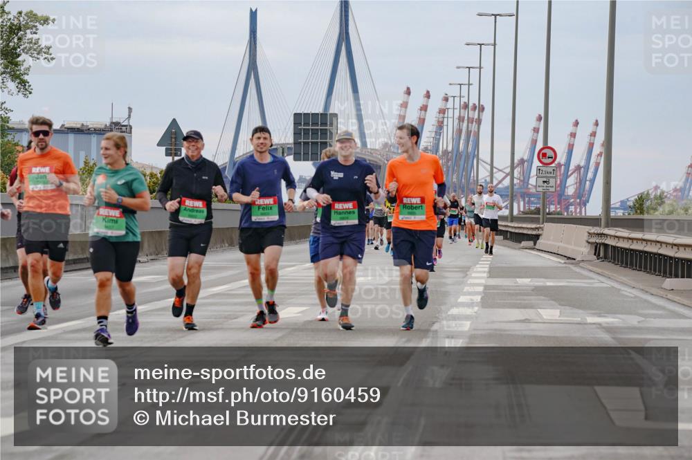 03.10.2025 - Köhlbrandbrückenlauf Michael Burmester http://msf.ph/oto/9160459 03.10.2025 15:53:13 Position 3 6, 12, 5, 1 meine-sportfotos.de