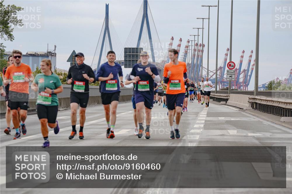 03.10.2025 - Köhlbrandbrückenlauf Michael Burmester http://msf.ph/oto/9160460 03.10.2025 15:53:13 Position 3 12, 5 meine-sportfotos.de