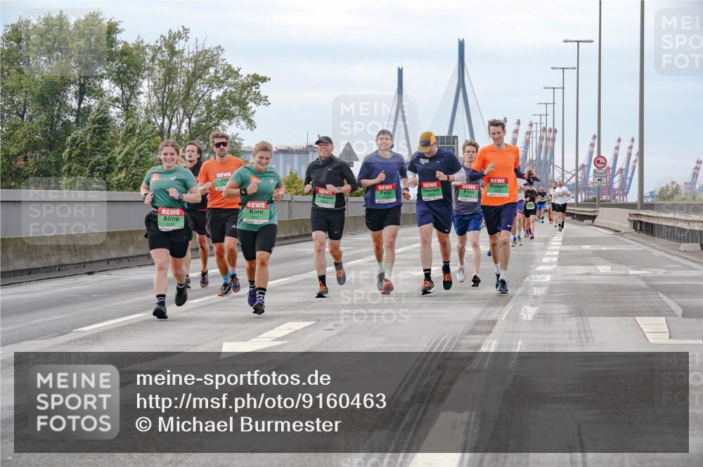 03.10.2025 - Köhlbrandbrückenlauf Michael Burmester http://msf.ph/oto/9160463 03.10.2025 15:53:15 Position 3 12, 5 meine-sportfotos.de