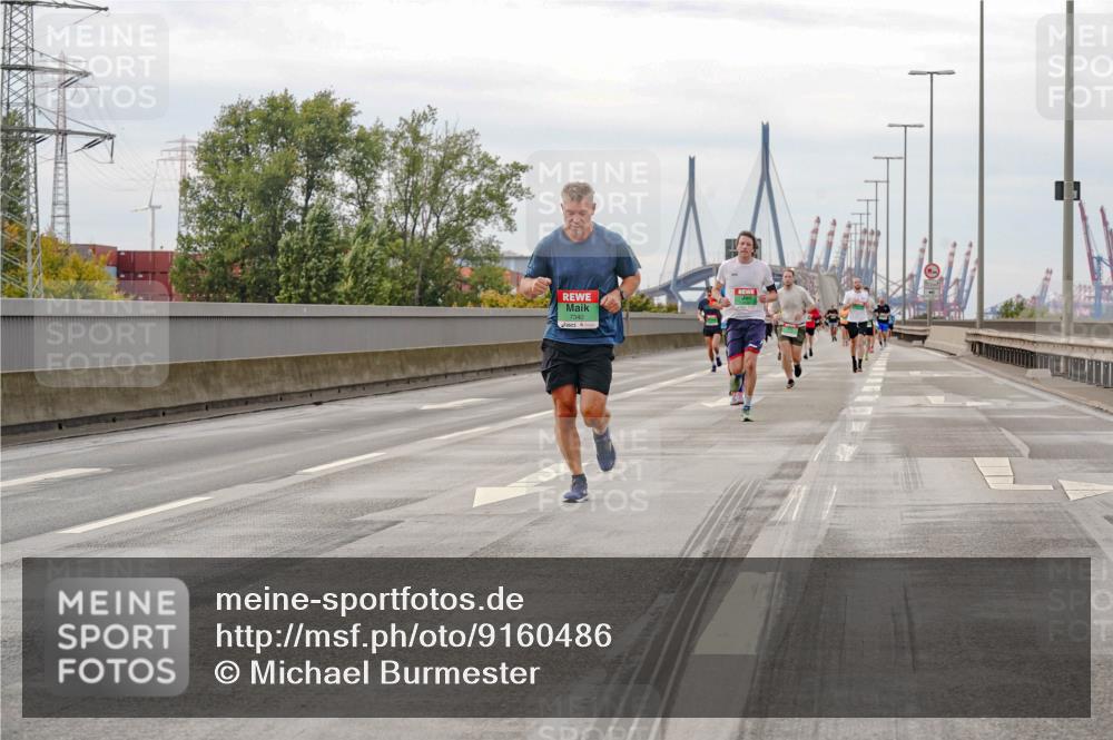 03.10.2025 - Köhlbrandbrückenlauf Michael Burmester http://msf.ph/oto/9160486 03.10.2025 15:53:24 Position 3 7340, 2 meine-sportfotos.de