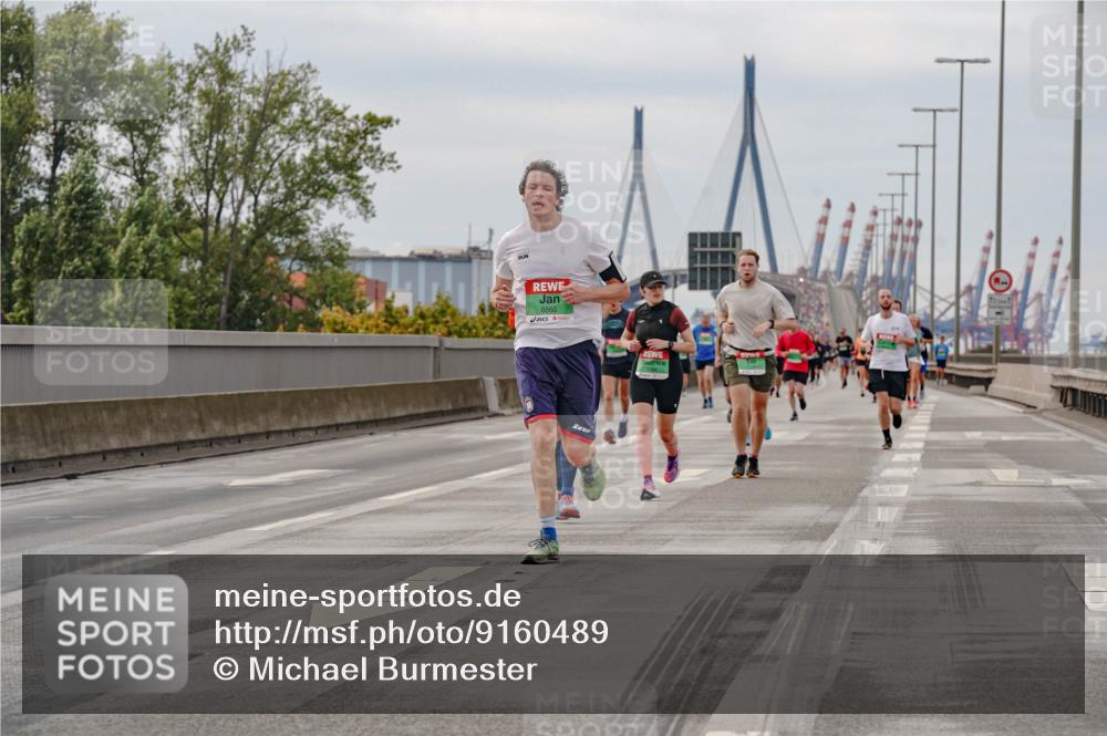 03.10.2025 - Köhlbrandbrückenlauf Michael Burmester http://msf.ph/oto/9160489 03.10.2025 15:53:27 Position 3 8860 meine-sportfotos.de