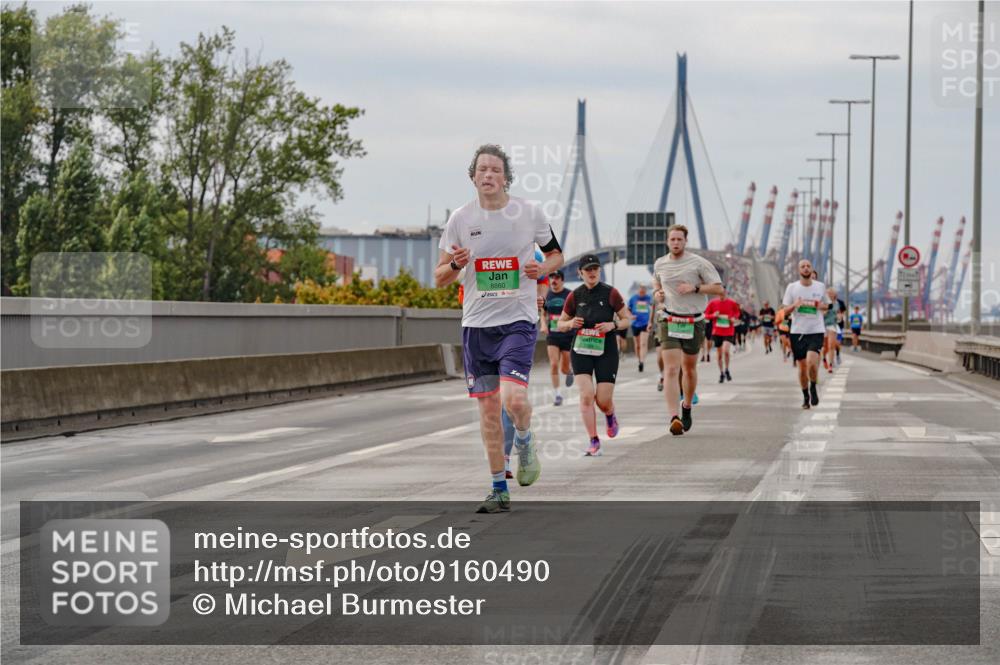 03.10.2025 - Köhlbrandbrückenlauf Michael Burmester http://msf.ph/oto/9160490 03.10.2025 15:53:27 Position 3 8860 meine-sportfotos.de
