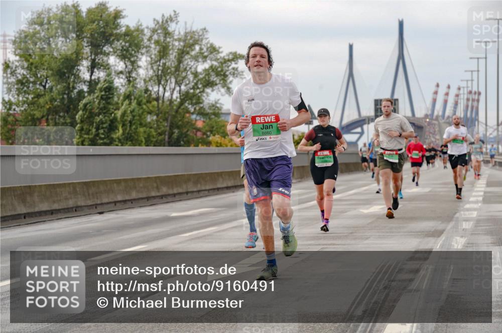 03.10.2025 - Köhlbrandbrückenlauf Michael Burmester http://msf.ph/oto/9160491 03.10.2025 15:53:28 Position 3 8860 meine-sportfotos.de