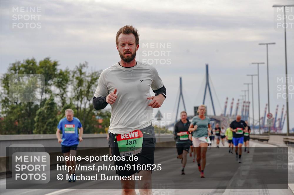 03.10.2025 - Köhlbrandbrückenlauf Michael Burmester http://msf.ph/oto/9160525 03.10.2025 15:53:46 Position 3 7434 meine-sportfotos.de