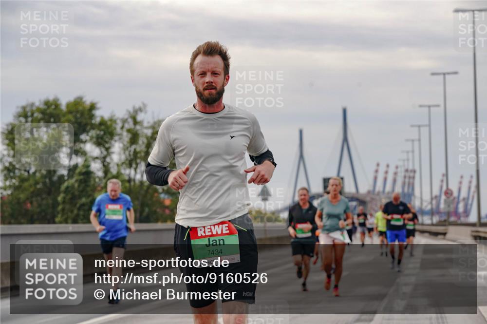 03.10.2025 - Köhlbrandbrückenlauf Michael Burmester http://msf.ph/oto/9160526 03.10.2025 15:53:46 Position 3 7434 meine-sportfotos.de