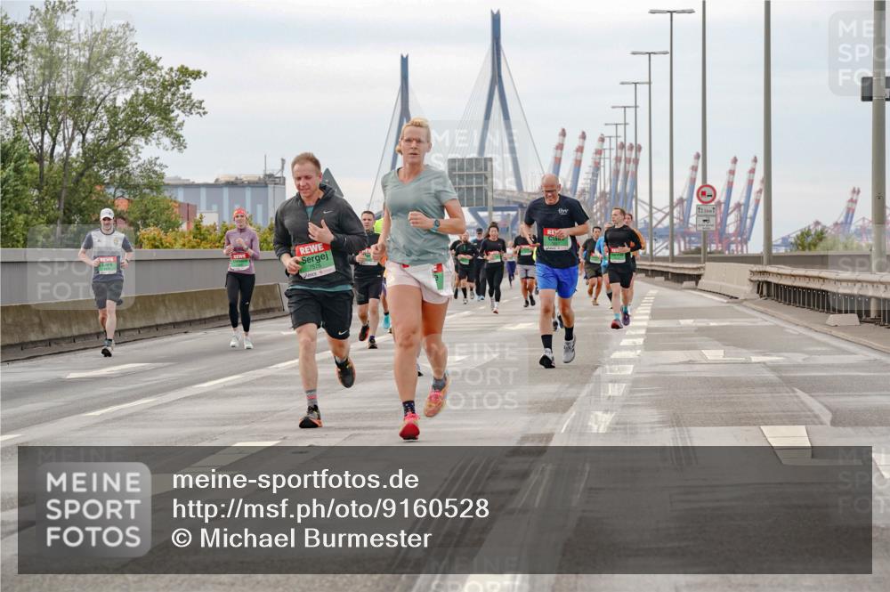 03.10.2025 - Köhlbrandbrückenlauf Michael Burmester http://msf.ph/oto/9160528 03.10.2025 15:53:48 Position 3 7576, 12, 5 meine-sportfotos.de