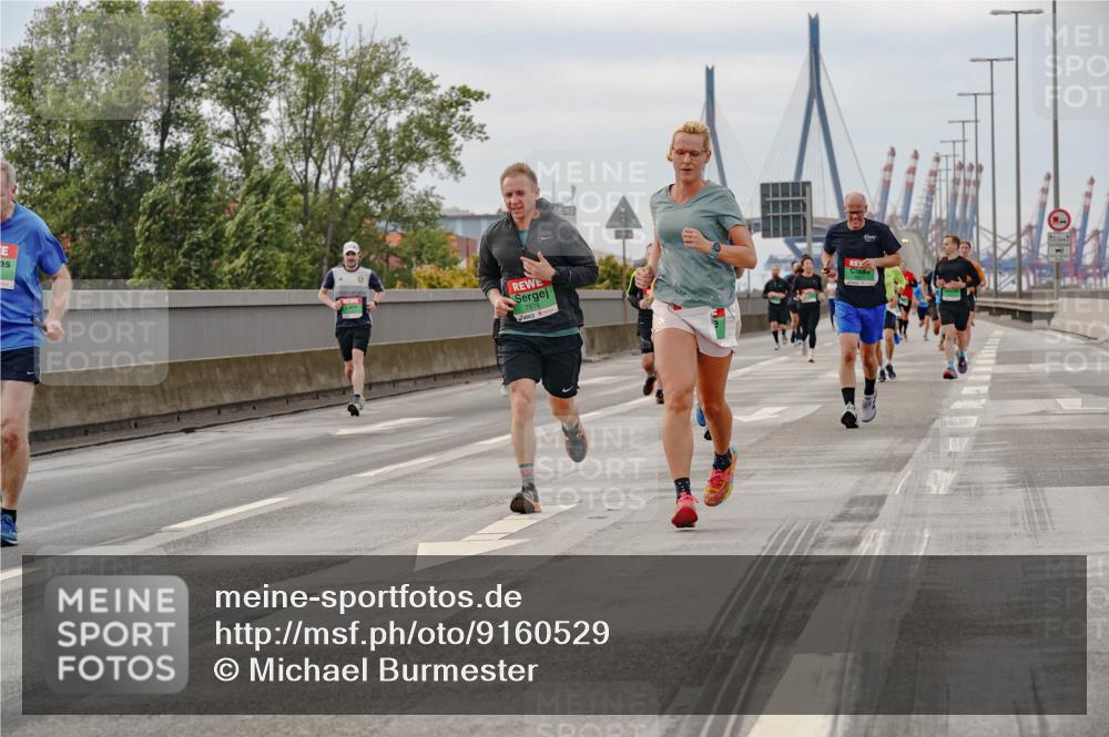 03.10.2025 - Köhlbrandbrückenlauf Michael Burmester http://msf.ph/oto/9160529 03.10.2025 15:53:48 Position 3 7576 meine-sportfotos.de