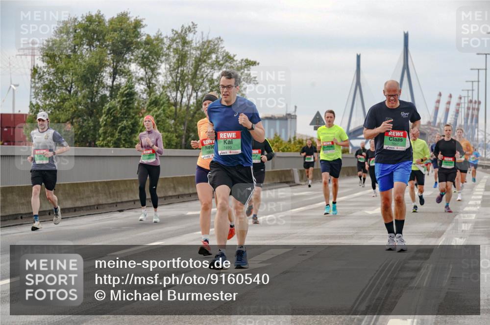 03.10.2025 - Köhlbrandbrückenlauf Michael Burmester http://msf.ph/oto/9160540 03.10.2025 15:53:53 Position 3 7499, 8965, 7057 meine-sportfotos.de
