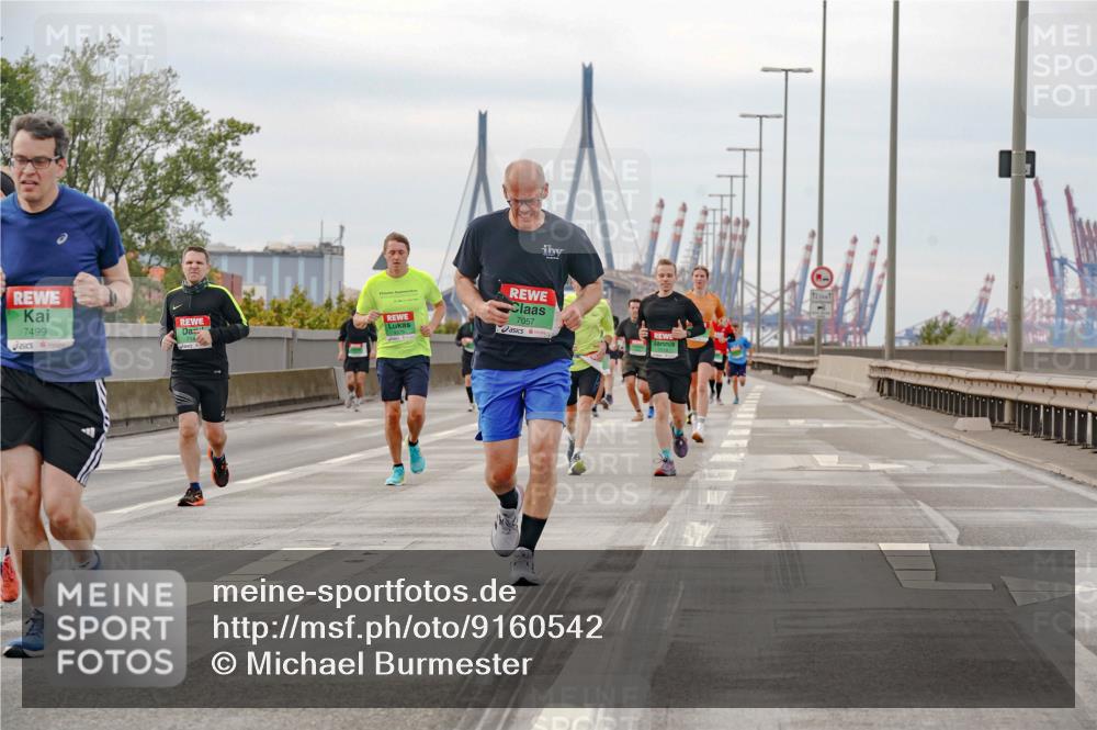 03.10.2025 - Köhlbrandbrückenlauf Michael Burmester http://msf.ph/oto/9160542 03.10.2025 15:53:54 Position 3 7057, 7499, 714 meine-sportfotos.de