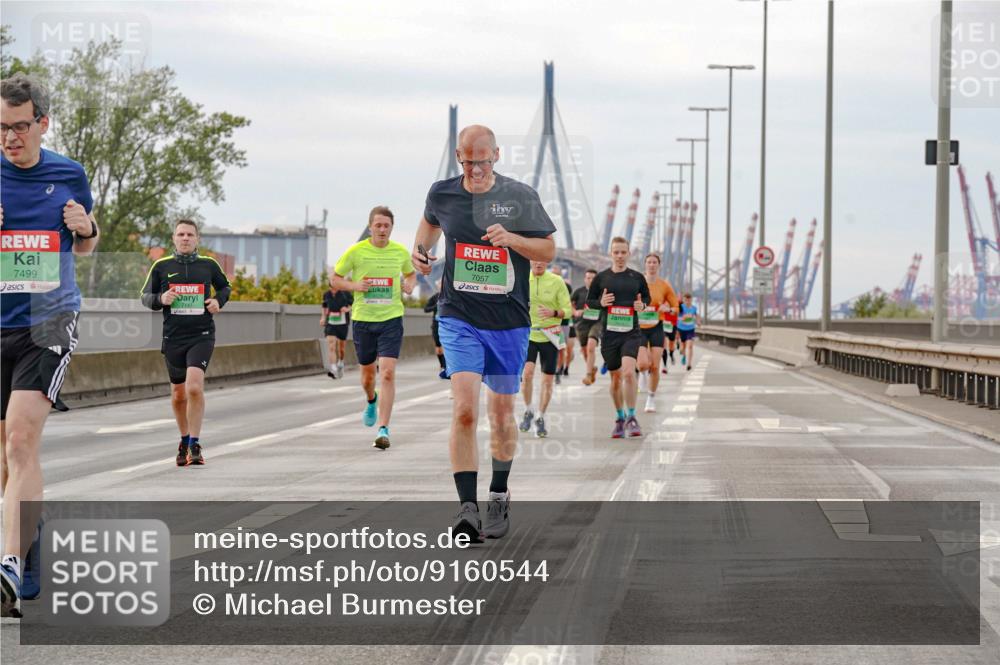 03.10.2025 - Köhlbrandbrückenlauf Michael Burmester http://msf.ph/oto/9160544 03.10.2025 15:53:54 Position 3 7057, 7499 meine-sportfotos.de