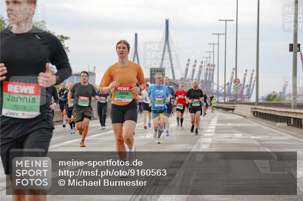 03.10.2025 - Köhlbrandbrückenlauf Michael Burmester http://msf.ph/oto/9160563 03.10.2025 15:54:02 Position 3 7019, 8967 meine-sportfotos.de