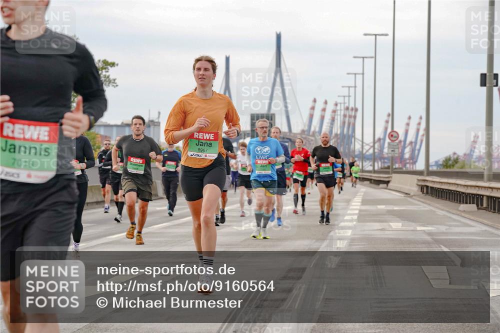 03.10.2025 - Köhlbrandbrückenlauf Michael Burmester http://msf.ph/oto/9160564 03.10.2025 15:54:03 Position 3 7019, 9468, 8967 meine-sportfotos.de
