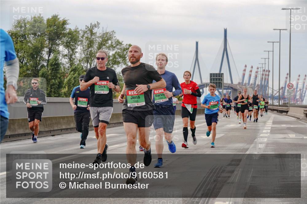 03.10.2025 - Köhlbrandbrückenlauf Michael Burmester http://msf.ph/oto/9160581 03.10.2025 15:54:10 Position 3 7345, 7995, 7494 meine-sportfotos.de