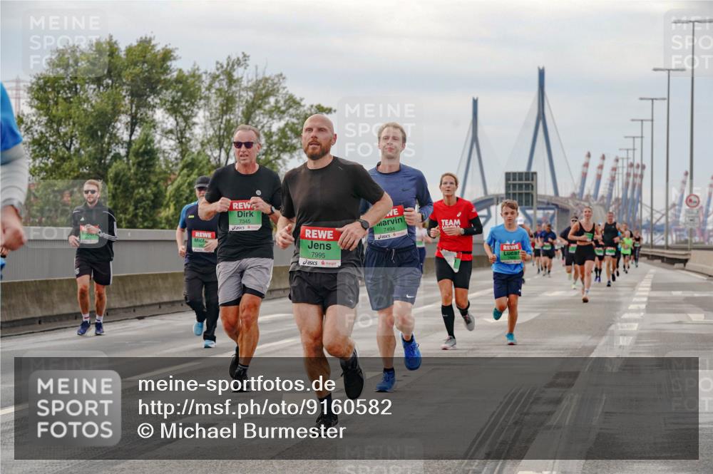 03.10.2025 - Köhlbrandbrückenlauf Michael Burmester http://msf.ph/oto/9160582 03.10.2025 15:54:10 Position 3 7345, 7995, 7494 meine-sportfotos.de