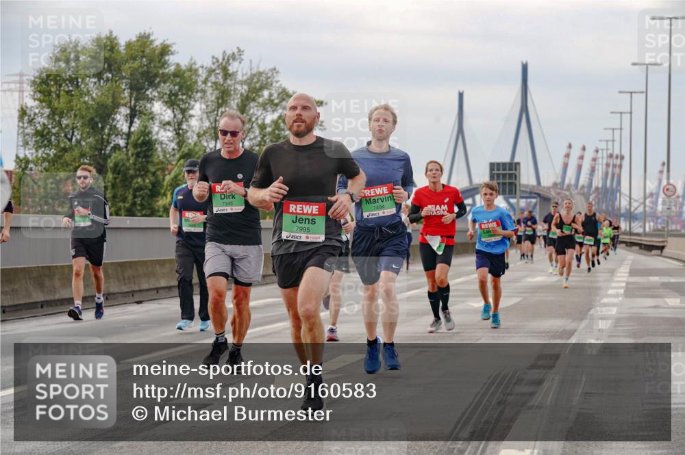 03.10.2025 - Köhlbrandbrückenlauf Michael Burmester http://msf.ph/oto/9160583 03.10.2025 15:54:10 Position 3 7345, 7995, 7494 meine-sportfotos.de