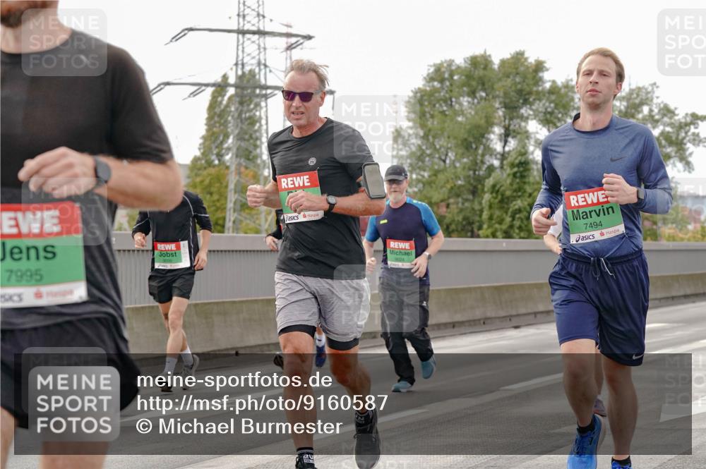 03.10.2025 - Köhlbrandbrückenlauf Michael Burmester http://msf.ph/oto/9160587 03.10.2025 15:54:12 Position 3 7995, 9024, 7494 meine-sportfotos.de