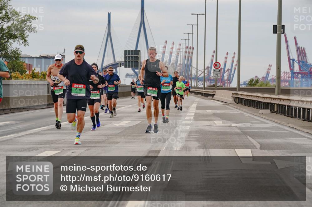03.10.2025 - Köhlbrandbrückenlauf Michael Burmester http://msf.ph/oto/9160617 03.10.2025 15:54:22 Position 3 9020, 9110, 12, 5 meine-sportfotos.de