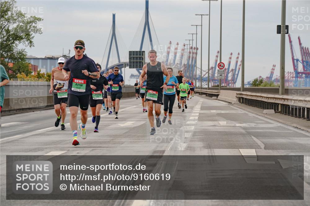03.10.2025 - Köhlbrandbrückenlauf Michael Burmester http://msf.ph/oto/9160619 03.10.2025 15:54:22 Position 3 9020, 7423, 12, 5 meine-sportfotos.de