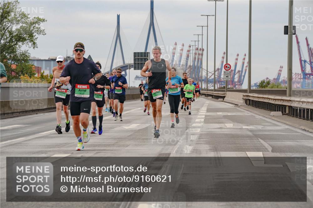 03.10.2025 - Köhlbrandbrückenlauf Michael Burmester http://msf.ph/oto/9160621 03.10.2025 15:54:22 Position 3 7423, 9020, 12, 5 meine-sportfotos.de