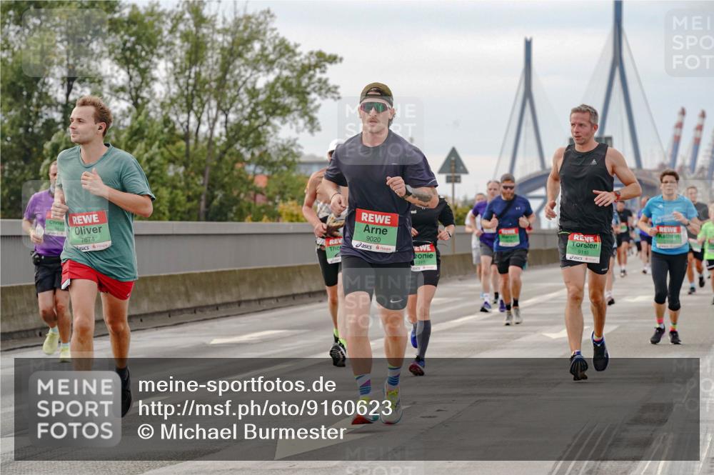 03.10.2025 - Köhlbrandbrückenlauf Michael Burmester http://msf.ph/oto/9160623 03.10.2025 15:54:23 Position 3 9410, 7674, 9020, 7310, 9110 meine-sportfotos.de
