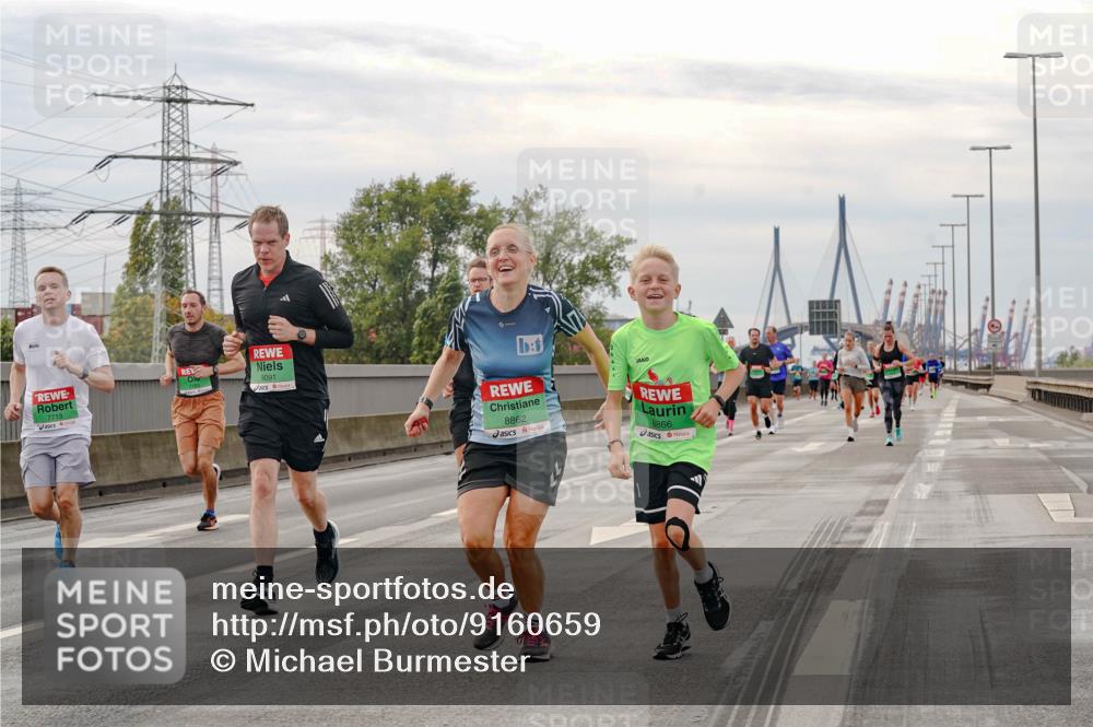 03.10.2025 - Köhlbrandbrückenlauf Michael Burmester http://msf.ph/oto/9160659 03.10.2025 15:54:38 Position 3 7713, 9091, 1, 8862, 8866 meine-sportfotos.de