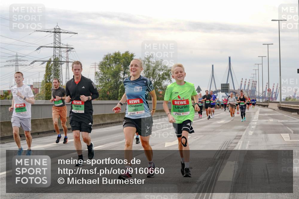 03.10.2025 - Köhlbrandbrückenlauf Michael Burmester http://msf.ph/oto/9160660 03.10.2025 15:54:38 Position 3 7713, 9091, 8862, 8866 meine-sportfotos.de